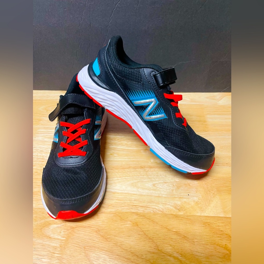 New Balance Kid's Hook and Loop Running Shoe, Black/Ghost Size 3